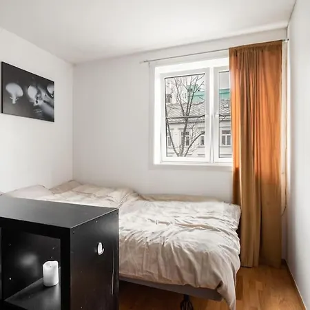 Daire In The Centre *